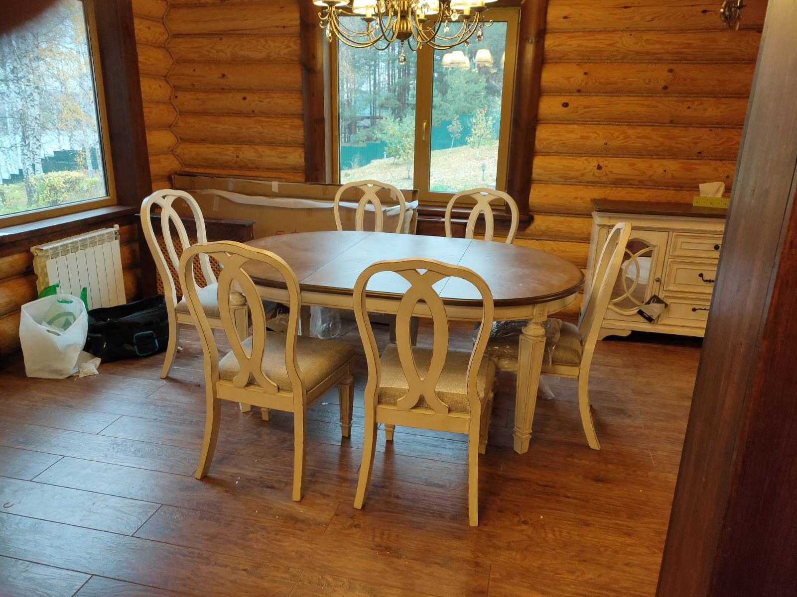 Столовая в частном доме