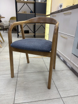 Стул из массива мягкий